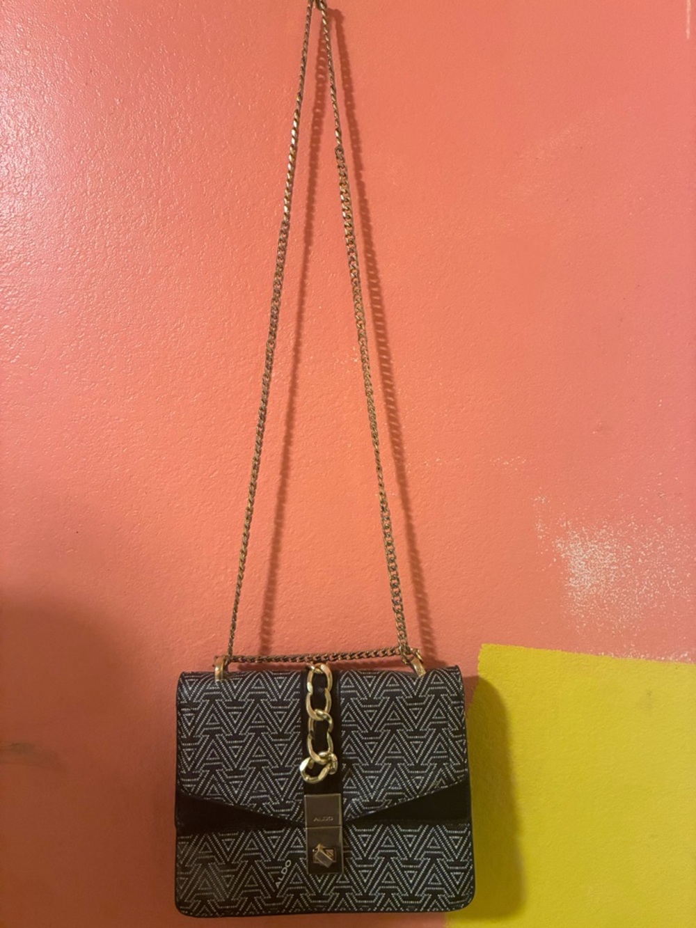 Aldo Black & White Geo-Print Chain Crossbody - Picture 6 of 9